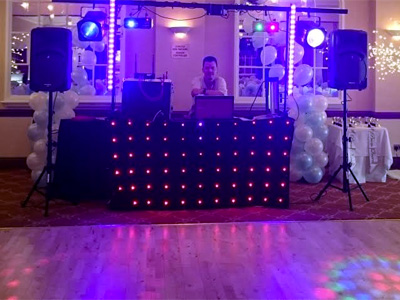 Picture of Ben Garnham working at a wedding