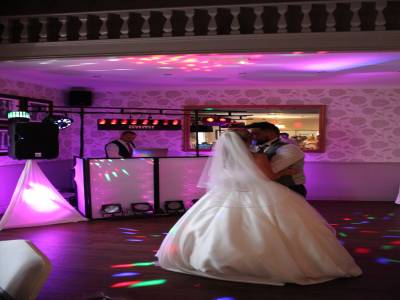 Picture of Michael Fredriksen working at a wedding