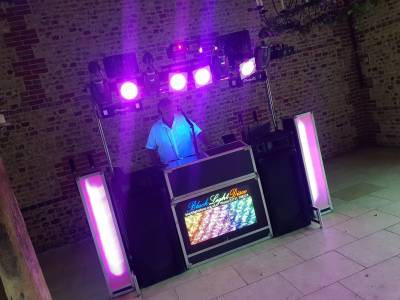 Picture of Richard Crawford working at a wedding
