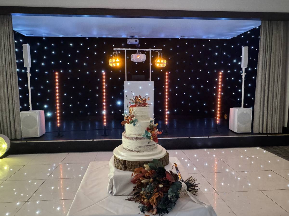 Picture of Paul Ruane working at a wedding