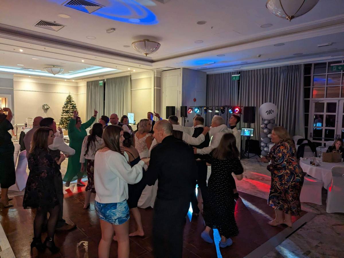Picture of Karl Lyon working at a wedding