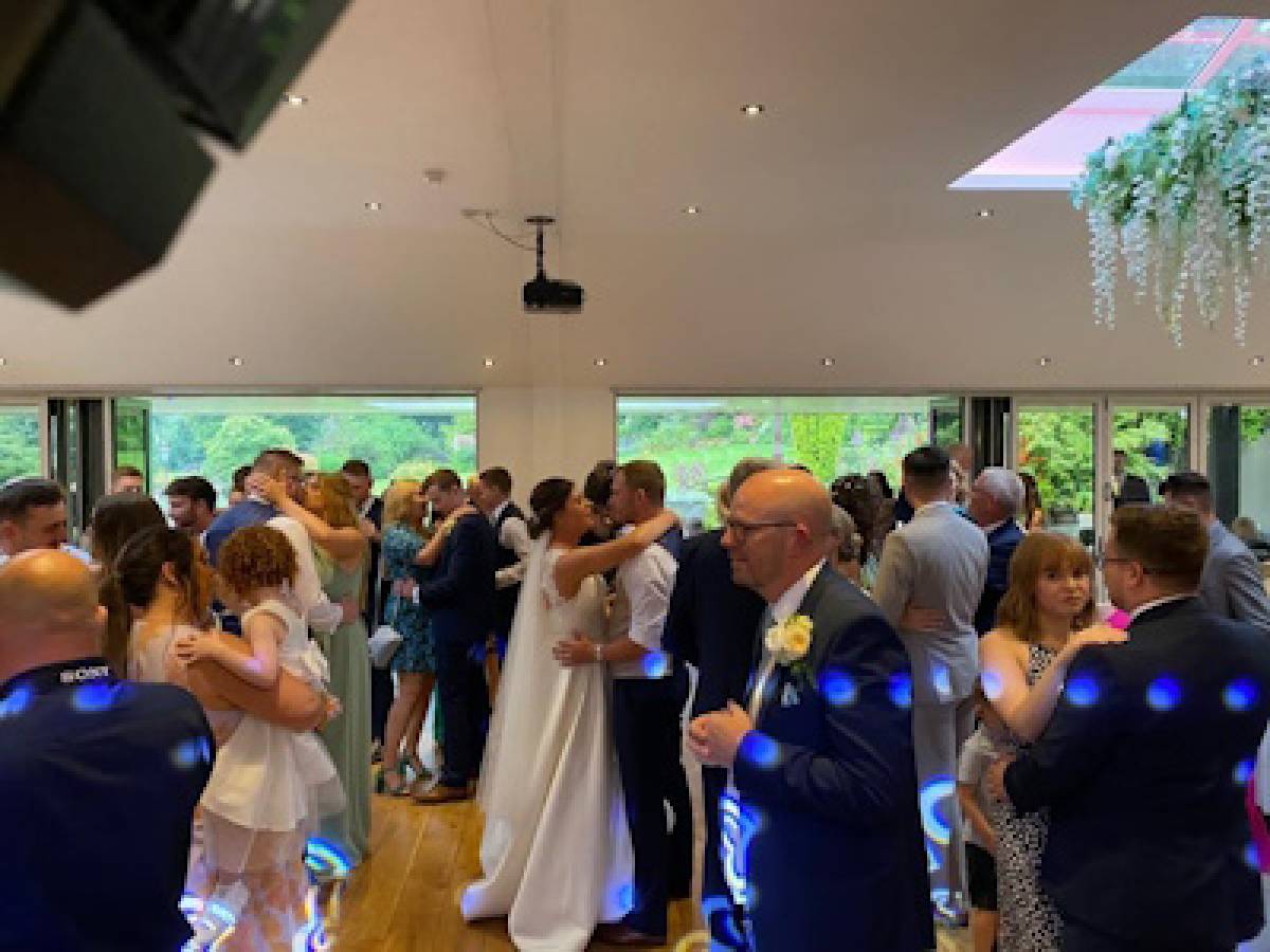 Picture of Darren Foster working at a wedding