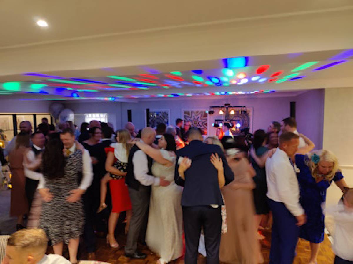 Picture of Darren Foster working at a wedding